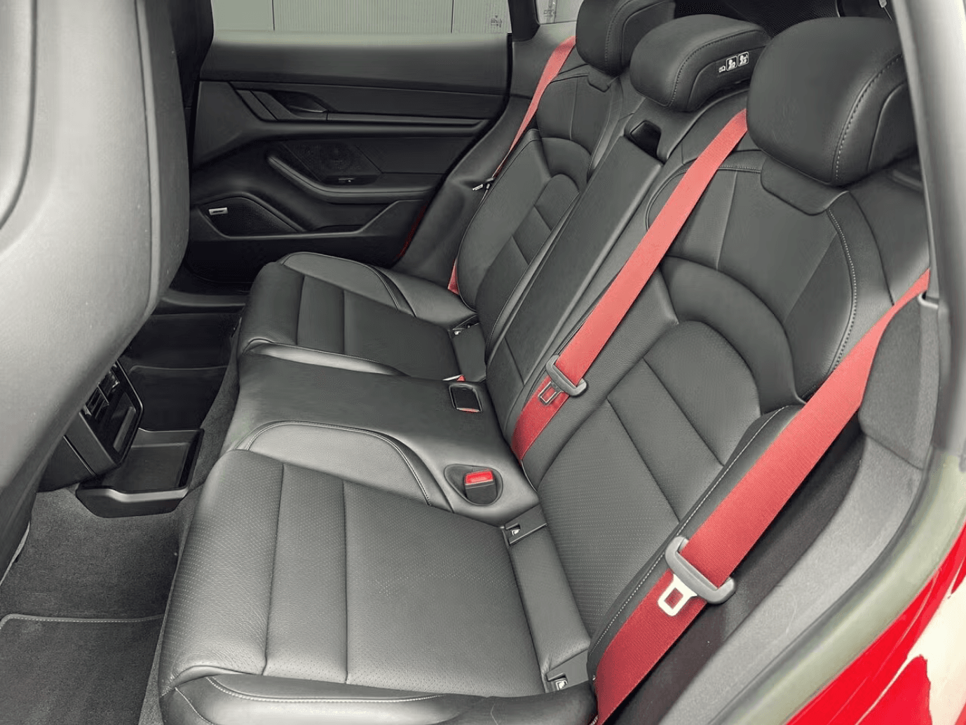 Porsche Taycan 4 Cross Turismo 2022 Rouge Carmin — vue 5